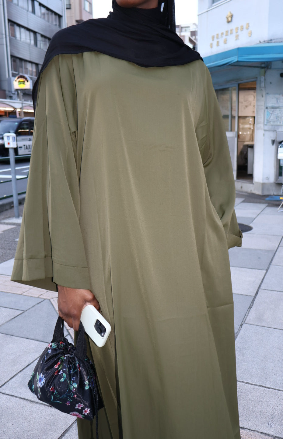 Oumou Nida Belted Abaya